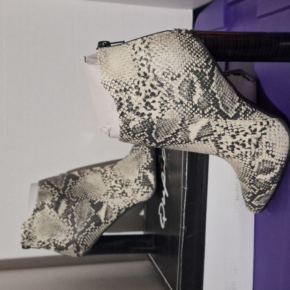 Charlotte Russe Qupid stoneblack snake PU 8.5 booties NIB mint